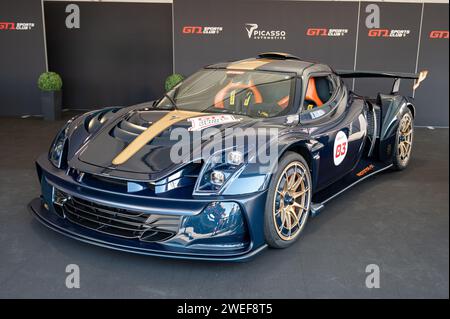 Vorderansicht des GT1-Rennsportwagens Picasso Automotive 660 LMS PS-01 in Blau Stockfoto