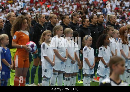 Maskottchen vor dem UEFA Women's Euro Final 2022 England gegen Deutschland im Wembley Stadium, London, 31. Juli 2022 Stockfoto