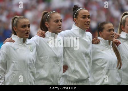 England-Team bei Nationalhymnen vor dem UEFA Women's Euro Final 2022 England gegen Deutschland im Wembley Stadium, London, 31. Juli 2022 Stockfoto