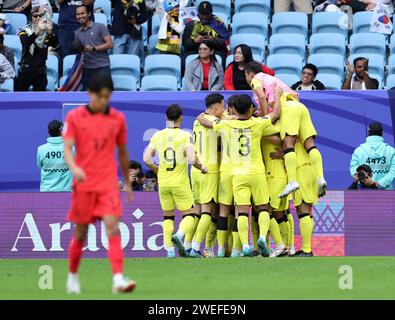 Doha. Januar 2024. Players of Malaysia feiert beim Spiel der Gruppe E zwischen Südkorea und Malaysia beim AFC Asian Cup Qatar 2023 in Doha, Katar, 25. Januar 2024. Quelle: Jia Haocheng/Xinhua/Alamy Live News Stockfoto