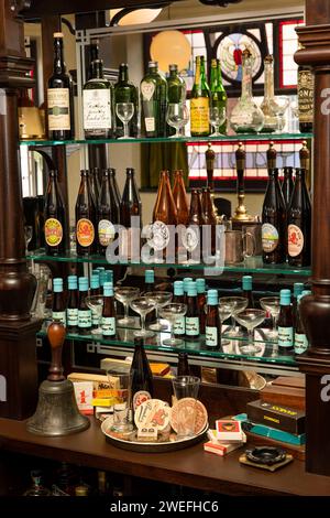 Großbritannien, England, West Midlands, Dudley, Black Country Museum, Elephant und Castle Pub Bar Stockfoto