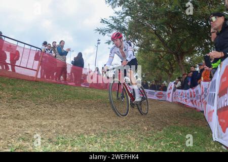 Benidorm, Spanien, 21. Januar 2024: Der Radfahrer Luca harter (25) während des U23-Tests der Männer der UCI-Radkreuz-Weltmeisterschaft 2024 am 21. Januar 2024 im Parque Foietes in Benidorm, Spanien. (Foto: Alberto Brevers/Pacific Press/SIPA USA) Stockfoto