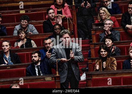 ©Antonin Burat / Le Pictorium/MAXPPP - Paris 23/01/2024 Antonin Burat / Le Pictorium - 23/01/2024 - France / Paris - Le depute -La France insoumise- Rene Pilato prend la Parole, lors de la seance de questions au gouvernement du 23 janvier 2024 a l'Assemblee nationale. . Rene Pilato spricht während der Sitzung der Anfragen an die Regierung vom 23. Januar 2024 in der französischen Nationalversammlung. - Valeurs ACtuelles out, jdd out, no jdd, RUSSIA OUT, NO RUSSIA #norussia / 23/01/2024 - Frankreich / Paris - Stockfoto