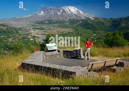 Mt St Helens Blick vom Schloss Lake Viewpoint, Spirit Lake Memorial Highway, Mt St Helens National Volcanic Monument, Washington Stockfoto