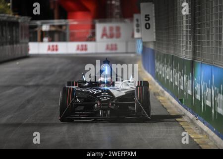 25/2024 – Mitch Evans, Jaguar TCS Racing, Jaguar I-TYPE 6 während der Formel E Runde 2 – Diriyah E-Prix in Diriyah, Saudi-Arabien. (Foto: Sam Bagnall/Motorsport Images/SIPA USA) Stockfoto