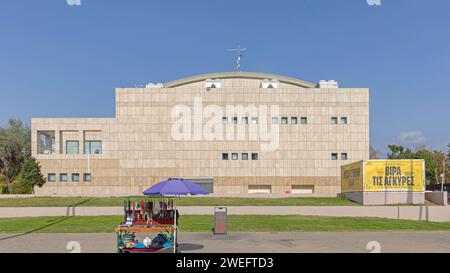 Thessaloniki, Griechenland - 22. Oktober 2023: Königliches Theater Vassiliko-Gebäude am sonnigen Herbsttag. Stockfoto