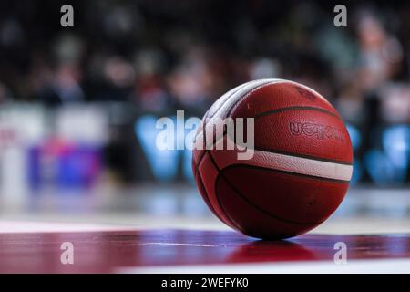 Varese, Italien. Januar 2024. Offizieller Spielball Molten während des FIBA Europe Cup 2023/24 Gruppenspiel der zweiten Runde zwischen Itelyum Varese und Niners Chemnitz in der Itelyum Arena, Varese, Italien am 24. Januar 2024 Credit: Independent Photo Agency/Alamy Live News Stockfoto