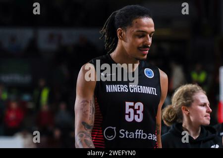 Varese, Italien. Januar 2024. Kevin Yebo #53 von Niners Chemnitz reagierte am 24. Januar 2024 beim FIBA Europe Cup 2023/24 in der zweiten Runde des Gruppenspiels zwischen Itelyum Varese und Niners Chemnitz in der Itelyum Arena, Varese, Italien Credit: Independent Photo Agency/Alamy Live News Stockfoto