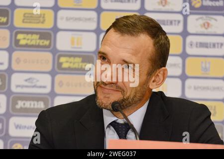 17. Oktober 2019: KIEW, UKRAINE - 14. OKTOBER 2019: Ukrainischer Trainer Andriy Schewtschenko während der Pressekonferenz nach dem Spiel zwischen der Ukraine und Portugal (Credit Image: © SOPA Images via ZUMA Press Wire) NUR REDAKTIONELLE VERWENDUNG! Nicht für kommerzielle ZWECKE! Stockfoto