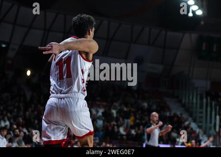 Varese, Italien. Januar 2024. Davide Moretti #11 von Itelyum Varese feiert am 24. Januar 2024 in der Itelyum Arena, Varese, Italien, während des FIBA Europe Cup 2023/24 Gruppenspiel zwischen Itelyum Varese und Niners Chemnitz in der Itelyum Arena, Varese, Italien Stockfoto