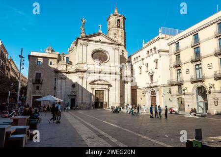 Barcelona, Spanien - 8. April 2023: Die Basilika unserer Lieben Frau von Barmherzigkeit, eine barocke Basilika im historischen Zentrum von Barcelona, Katalonien, Spanien. Hochwertige Fotos Stockfoto