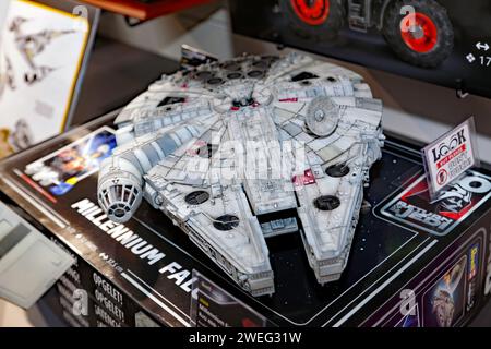 Revell Star Wars Millennium Falcon Rotj Modellbaukit zum 40. Jahrestag, ausgestellt auf dem Revell Stand der Spielwarenmesse 2024 in Olympia Stockfoto