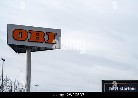 OBI Baumarkt Logos und Schilder im Fokus 25.01.2024, Limburg