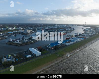 Bremerhaven, Bremen, Deutschland, 29. Dezember 2023: Industriehafen Bremerhaven, Stadt an der Nordsee. Stockfoto