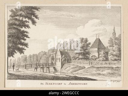 Blick auf den Slijkpoort in Amersfoort, Hendrik Spilman, 1742 - 1784 Print Blick auf den Slijkpoort in Amersfoort mit einer Brücke über den Singel und ganz rechts das Onze-Lieve-Vrouwetoren. Papierätzung / Gravur Stadttor. Brücke Slijkpoort. Onze-Lieve-Vrouwetoren Stockfoto