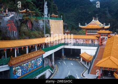 Genting Highlands, Pahang, Malaysia - 1. November 2023: Der riesige Komplex des Chin Swee Caves Temple in Genting Highlands, Pahang, Malaysia. Stockfoto