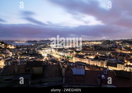 Atmosphärischer Sonnenuntergang in Lissabon (Portugal) Stockfoto