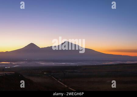ARARAT (Ararat, Türkije) vom armenischen Territorium aus gesehen 4. Stockfoto