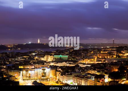 Atmosphärischer Sonnenuntergang in Lissabon (Portugal) Stockfoto