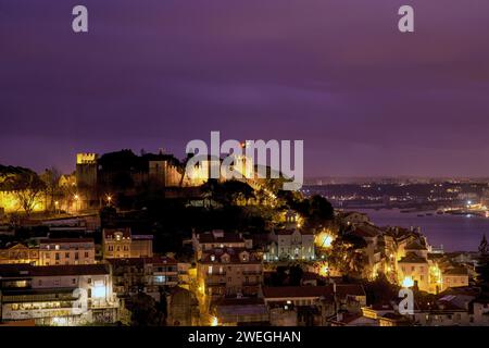 Atmosphärischer Sonnenuntergang in Lissabon (Portugal) Stockfoto