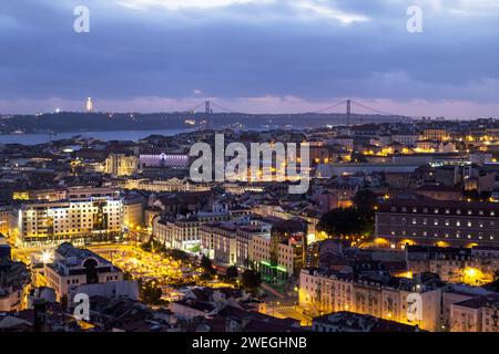 Atmosphärischer Sonnenuntergang in Lissabon (Portugal) Stockfoto