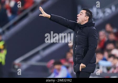 Der FC Barcelona-Cheftrainer Xavi Hernandez reagiert auf das Spiel der Copa El Rey Achtelfinale zwischen Athletic Club und FC Barcelona im San Mames Stadium auf J Stockfoto