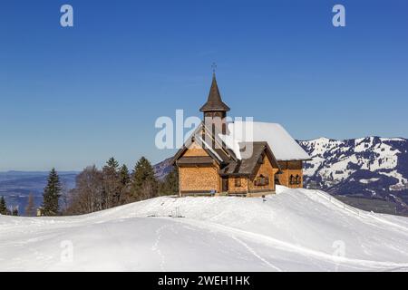 Die Kapelle Maria Hilf im beliebten Skisportort Stoos im Kanton Schwyz, Schweizer Alpen Stockfoto