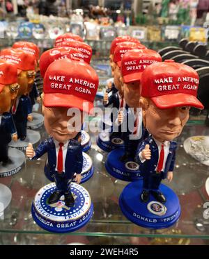 Der republikanische Parteikandidat Donald Trump Präsident Trump macht Amerika wieder groß MAGA Trump Unterstützungsstatue Stockfoto