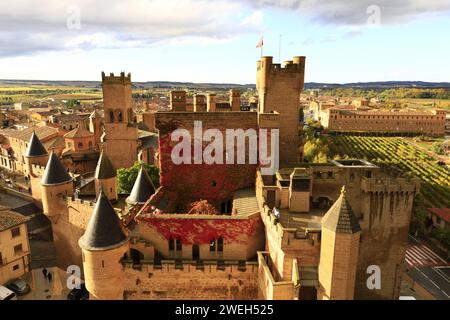 Der Königspalast von Olite ist ein Schlosspalast in der Stadt Olite in Navarra, Spanien Stockfoto