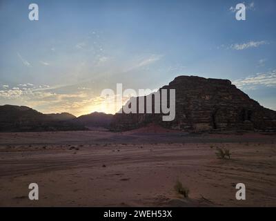 Wunderschöne Wadi Rum Wüste im Süden Jordaniens Stockfoto