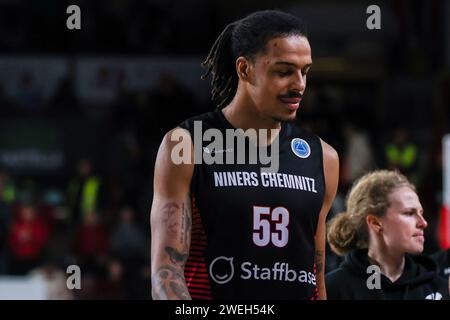 Varese, Italien. Januar 2024. Kevin Yebo #53 von Niners Chemnitz reagiert beim FIBA Europe Cup 2023/24 in der zweiten Runde der Gruppe N zwischen Itelyum Varese und Niners Chemnitz in der Itelyum Arena. Endrunde; Itelyum Varese 90 : 78 Niners Chemnitz. (Foto: Fabrizio Carabelli/SOPA Images/SIPA USA) Credit: SIPA USA/Alamy Live News Stockfoto