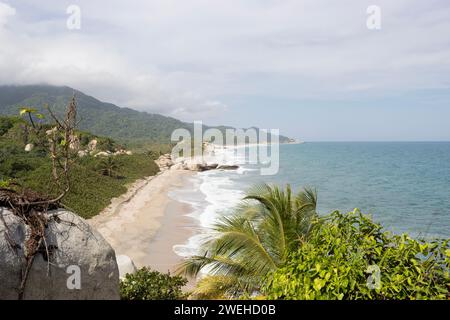 Kolumbianischer tayrona Nationalpark sonnige Tageslandschaft im Departement magdalena Stockfoto