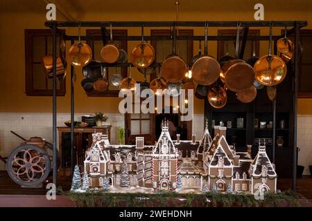 Lebkuchenhaus in the Kitchen at Christmas, Biltmore Estate, Asheville, North Carolina Stockfoto