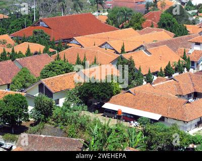 Blick hinunter auf Bandung City in West-Java, Indonesien. Stockfoto