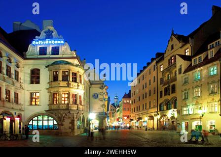 Das Hofbräuhaus am Platzl bei Dämmerung, blaue Stunde, München, Bayern, Deutschland, Europa Stockfoto