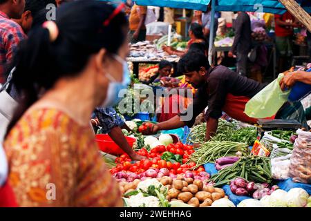 Kerala, Indien - 12. März 2023 StraßenGemüsemarkt in ernakulam, kochi Stockfoto