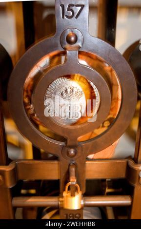 Ein privater Bierkrug mit dem HB-Emblem der Hofbräu-Brauerei, im Hofbräuhaus, München, Bayern, Deutschland, Europa Stockfoto