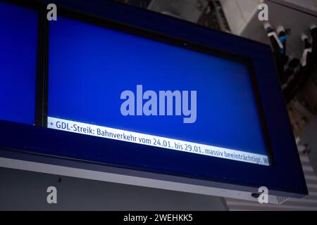 Ludwigsburg Symbolfoto / Themenfoto GDL Bahnstreik an Bahnhoefen in ...
