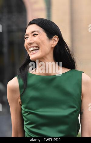 Paris a été pour la 2ème semaine consécutive, le paradis de la Mode. Cette semaine ce sont des défilés haute Couture qui ont attiré les célébrités Stockfoto