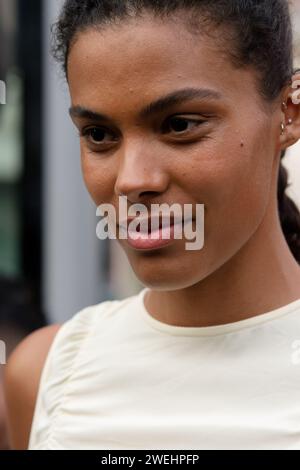 Paris a été pour la 2ème semaine consécutive, le paradis de la Mode. Cette semaine ce sont des défilés haute Couture qui ont attiré les célébrités Stockfoto