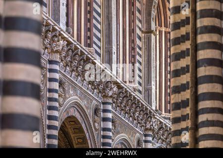 Siena, Italien - 26. Juli 2023: Innere der Kathedrale von Siena in der Toskana, Italien Stockfoto