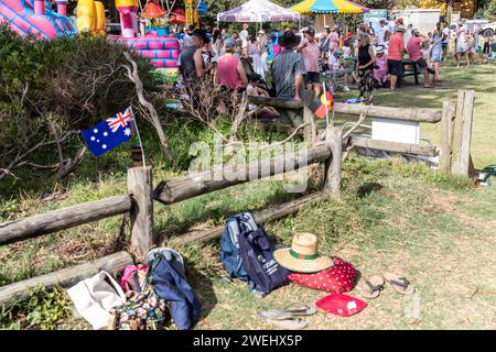 Australien Day Frühstück im Newport Beach Reserve an Sydneys nördlichen Stränden versammeln sich australier an diesem öffentlichen Feiertag, um den offiziellen Nationalfeiertag Australiens zu feiern. Am 26. Januar 1788 wurde die erste Flotte gelandet und Arthur Phillip die britische Union Flag in Sydney Cove in New South Wales anhebt. 26. Januar 2024 Sydney Australia, Credit Martin Berry@alamy Live News. Stockfoto
