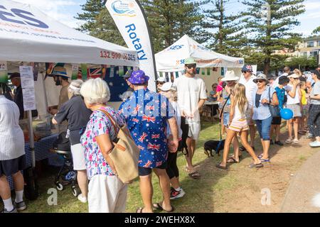 Australien Day Frühstück im Newport Beach Reserve an Sydneys nördlichen Stränden versammeln sich australier an diesem öffentlichen Feiertag, um den offiziellen Nationalfeiertag Australiens zu feiern. Am 26. Januar 1788 wurde die erste Flotte gelandet und Arthur Phillip die britische Union Flag in Sydney Cove in New South Wales anhebt. 26. Januar 2024 Sydney Australia, Credit Martin Berry@alamy Live News. Stockfoto