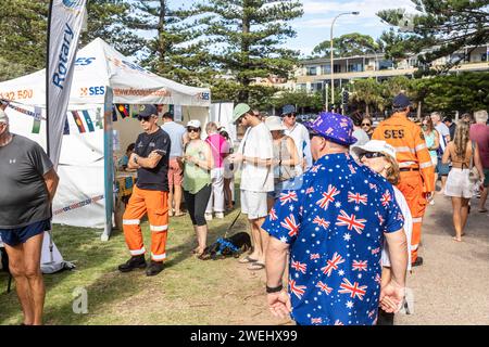 Australien Day Frühstück im Newport Beach Reserve an Sydneys nördlichen Stränden versammeln sich australier an diesem öffentlichen Feiertag, um den offiziellen Nationalfeiertag Australiens zu feiern. Am 26. Januar 1788 wurde die erste Flotte gelandet und Arthur Phillip die britische Union Flag in Sydney Cove in New South Wales anhebt. 26. Januar 2024 Sydney Australia, Credit Martin Berry@alamy Live News. Stockfoto