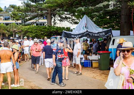 Australien Day Frühstück im Newport Beach Reserve an Sydneys nördlichen Stränden versammeln sich australier an diesem öffentlichen Feiertag, um den offiziellen Nationalfeiertag Australiens zu feiern. Am 26. Januar 1788 wurde die erste Flotte gelandet und Arthur Phillip die britische Union Flag in Sydney Cove in New South Wales anhebt. 26. Januar 2024 Sydney Australia, Credit Martin Berry@alamy Live News. Stockfoto