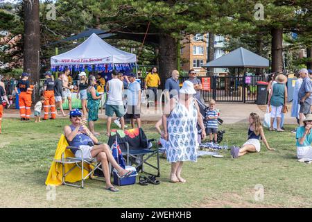 Australien Day Frühstück im Newport Beach Reserve an Sydneys nördlichen Stränden versammeln sich australier an diesem öffentlichen Feiertag, um den offiziellen Nationalfeiertag Australiens zu feiern. Am 26. Januar 1788 wurde die erste Flotte gelandet und Arthur Phillip die britische Union Flag in Sydney Cove in New South Wales anhebt. 26. Januar 2024 Sydney Australia, Credit Martin Berry@alamy Live News. Stockfoto
