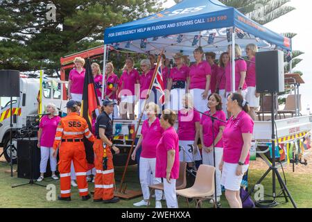 Australien Day Frühstück im Newport Beach Reserve an Sydneys nördlichen Stränden versammeln sich australier an diesem öffentlichen Feiertag, um den offiziellen Nationalfeiertag Australiens zu feiern. Am 26. Januar 1788 wurde die erste Flotte gelandet und Arthur Phillip die britische Union Flag in Sydney Cove in New South Wales anhebt. 26. Januar 2024 Sydney Australia, Credit Martin Berry@alamy Live News. Stockfoto