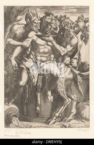 Bacchus a Twee Saters, René Boyvin (Werkstatt), nach Luca Penni, 1535–1598 Druckpapier Stich Satyrs, Fauns, Sileni. Der betrunkene Bacchus Stockfoto