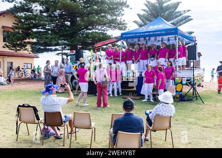 Australien Day Frühstück im Newport Beach Reserve an Sydneys nördlichen Stränden versammeln sich australier an diesem öffentlichen Feiertag, um den offiziellen Nationalfeiertag Australiens zu feiern. Am 26. Januar 1788 wurde die erste Flotte gelandet und Arthur Phillip die britische Union Flag in Sydney Cove in New South Wales anhebt. 26. Januar 2024 Sydney Australia, Credit Martin Berry@alamy Live News. Stockfoto