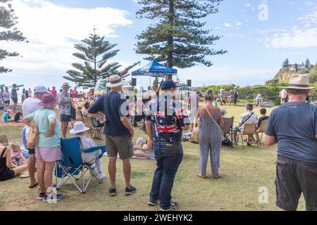Australien Day Frühstück im Newport Beach Reserve an Sydneys nördlichen Stränden versammeln sich australier an diesem öffentlichen Feiertag, um den offiziellen Nationalfeiertag Australiens zu feiern. Am 26. Januar 1788 wurde die erste Flotte gelandet und Arthur Phillip die britische Union Flag in Sydney Cove in New South Wales anhebt. 26. Januar 2024 Sydney Australia, Credit Martin Berry@alamy Live News. Stockfoto